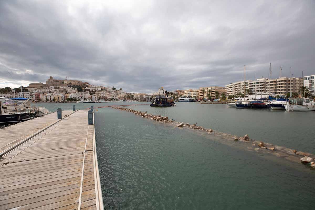 Cambio de pantalanes en el Club Náutico de Ibiza