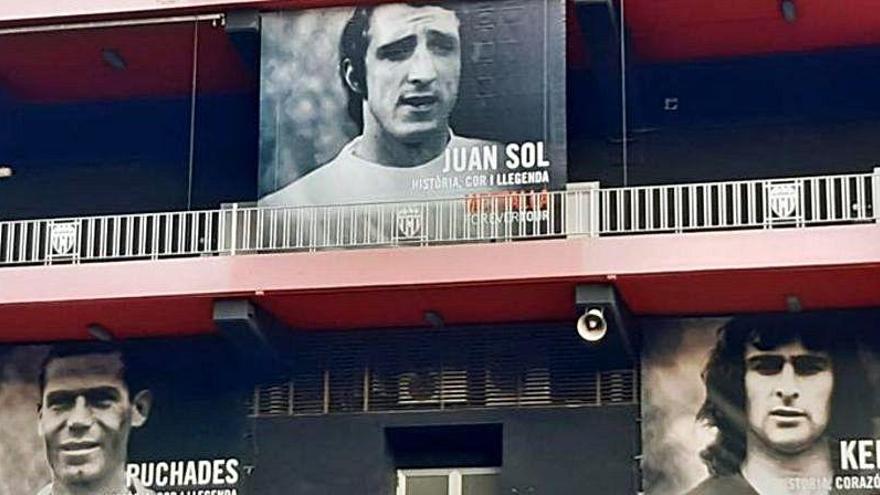 La lona de Juan Cruz Sol en Mestalla