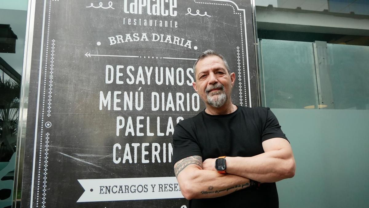 Carlos Solís, propietario de LaPlace, el restaurante que arrasa en el polígono Plaza de Zaragoza con 400 menús y 1.000 almuerzos diarios.