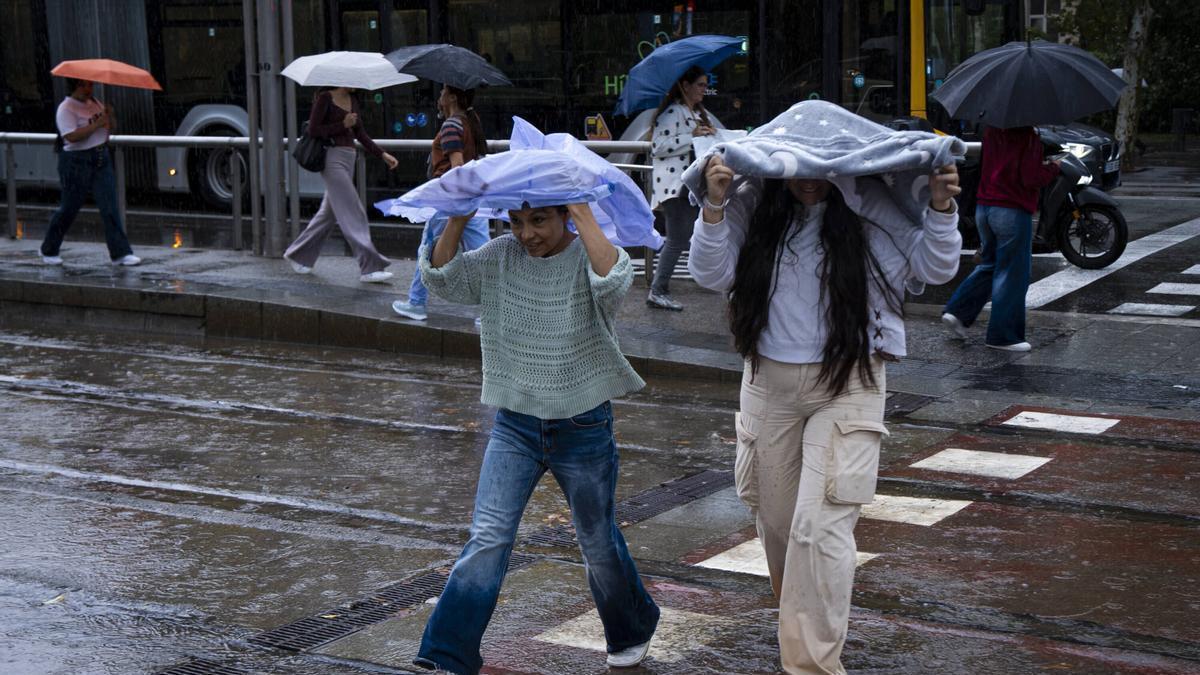 Ambiente de lluvia en Barcelona, 5 de octubre de 2026