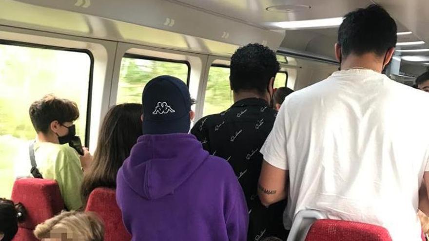 El interior del tren, en una imagen tomada por una de las denunciantes.