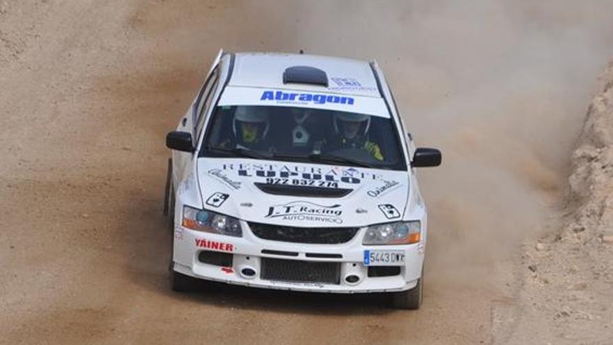 Juan Jesús Tacoronte y Mariola Sáez, actuales campeones de Canarias de Slaloms de Tierra.