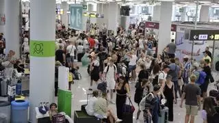 El aeropuerto de Palma, principal afectado por la DANA que se intensificará hoy en Mallorca