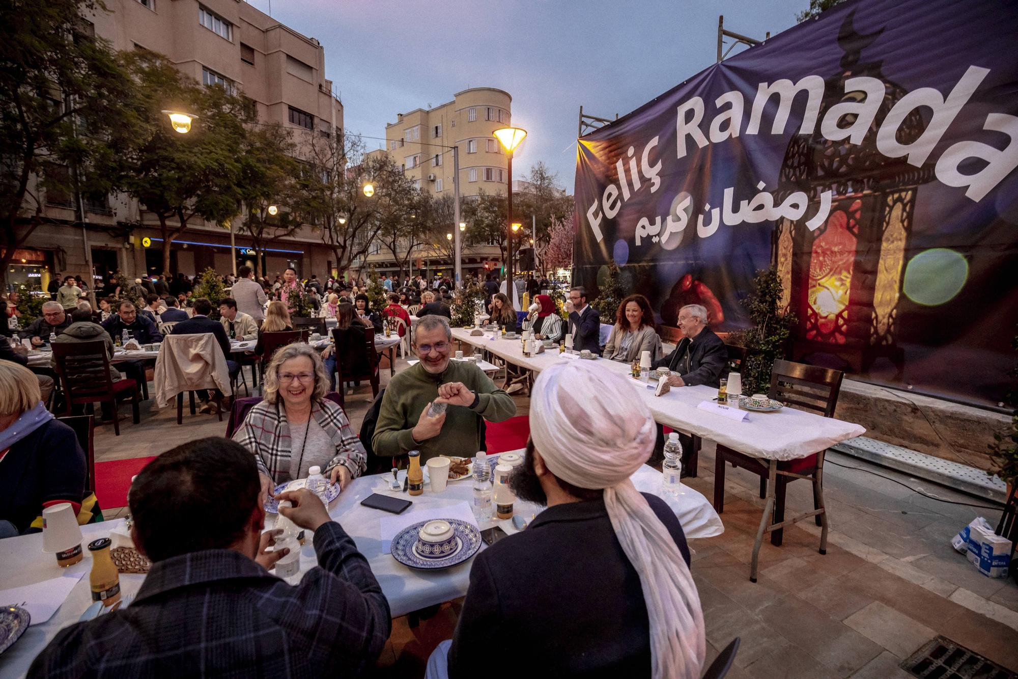 Los musulmanes de Mallorca celebran una cena multitudinaria en Palma