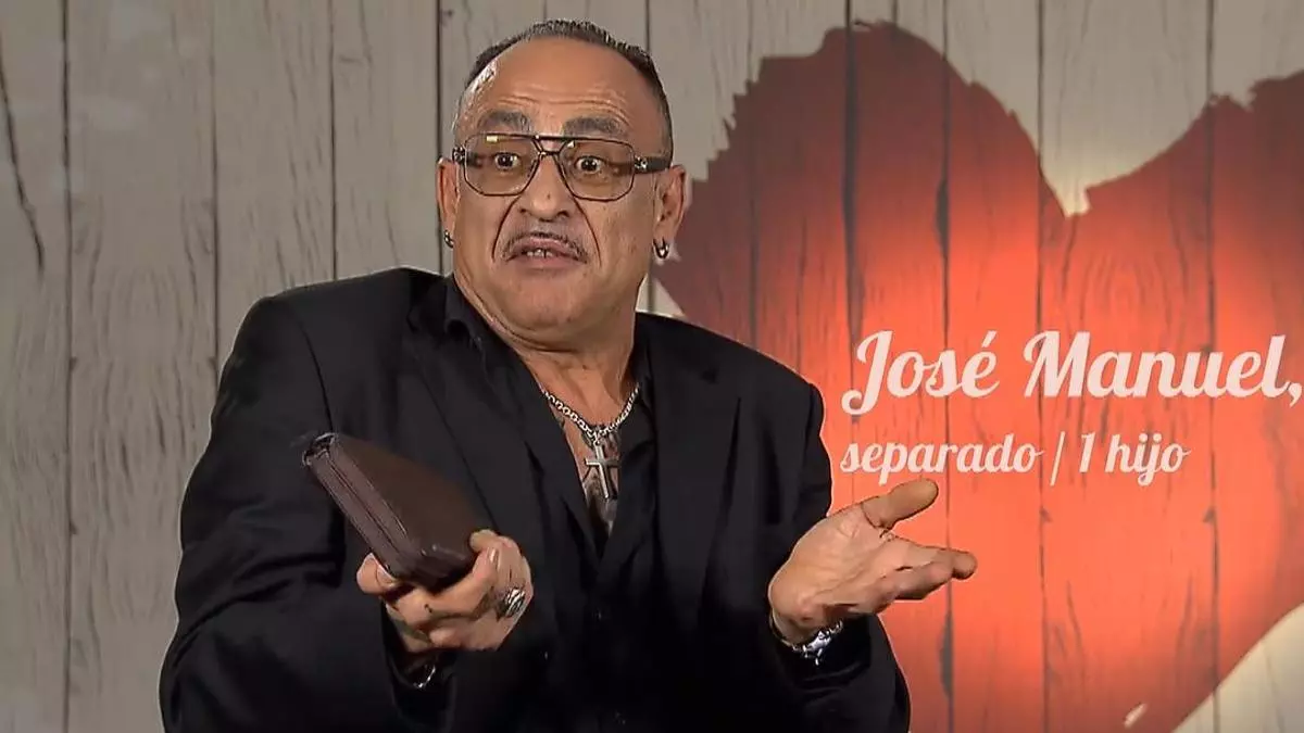 Un soltero desvela en 'First Dates' el objeto que siempre va con él: su cita alucina
