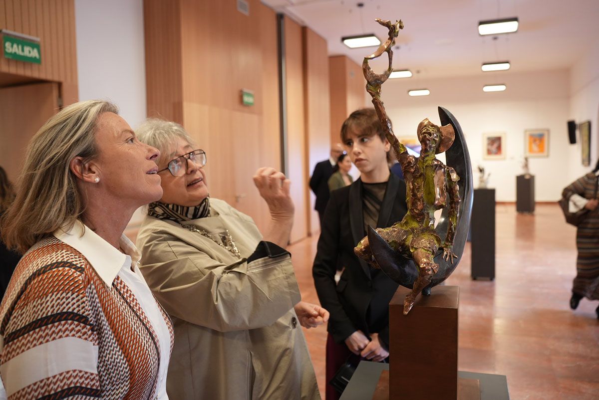 Un centenar de obras de Aurelio Teno salen a exhibición y venta en el Palacio de Congresos