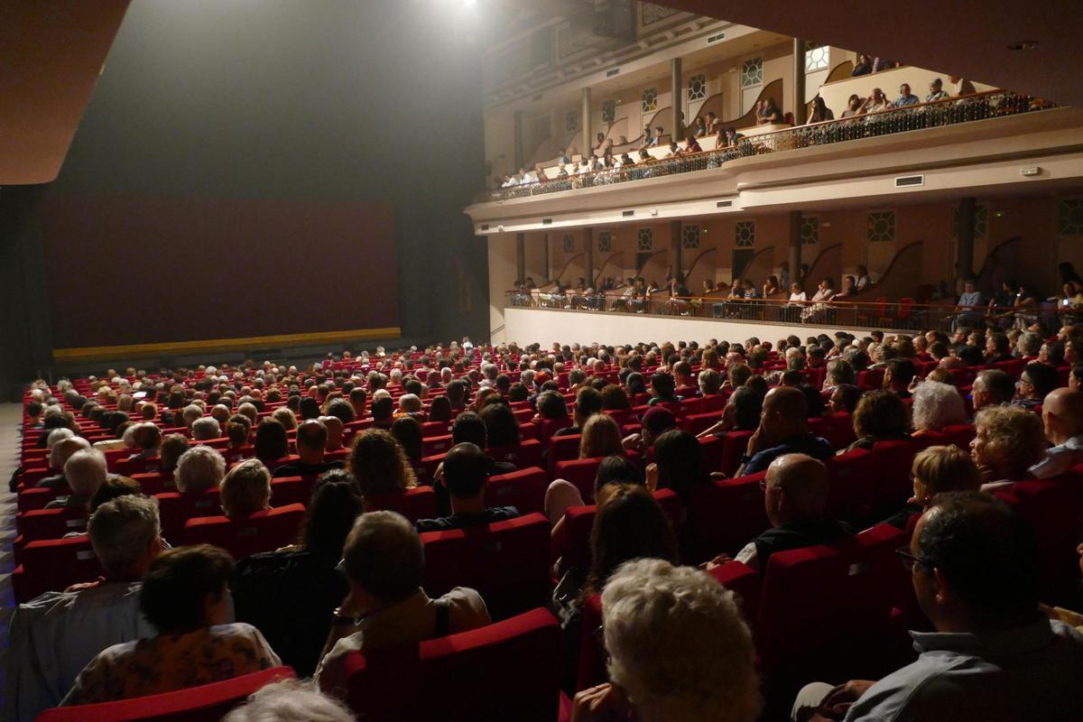 EN IMATGES | Albert Pla i Peyu omplen de rialles el Teatre Municipal El Jardí de Figueres amb 'Hamlet'