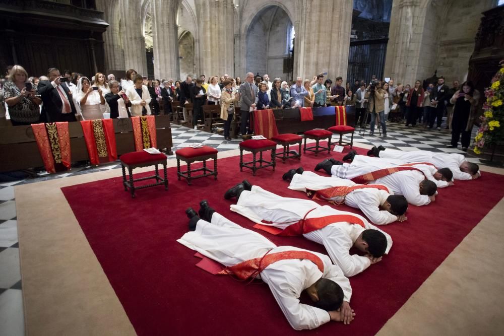 Ordenación de nuevos sacerdotes en la Catedral