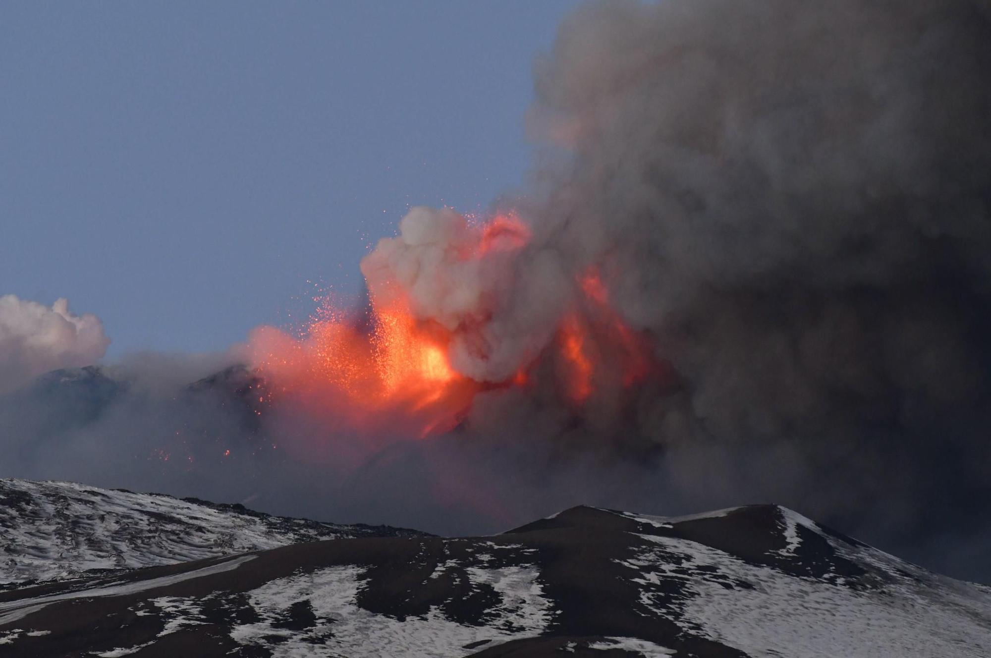 El volcán Etna entra en erupción y deja unas imágenes nunca vistas