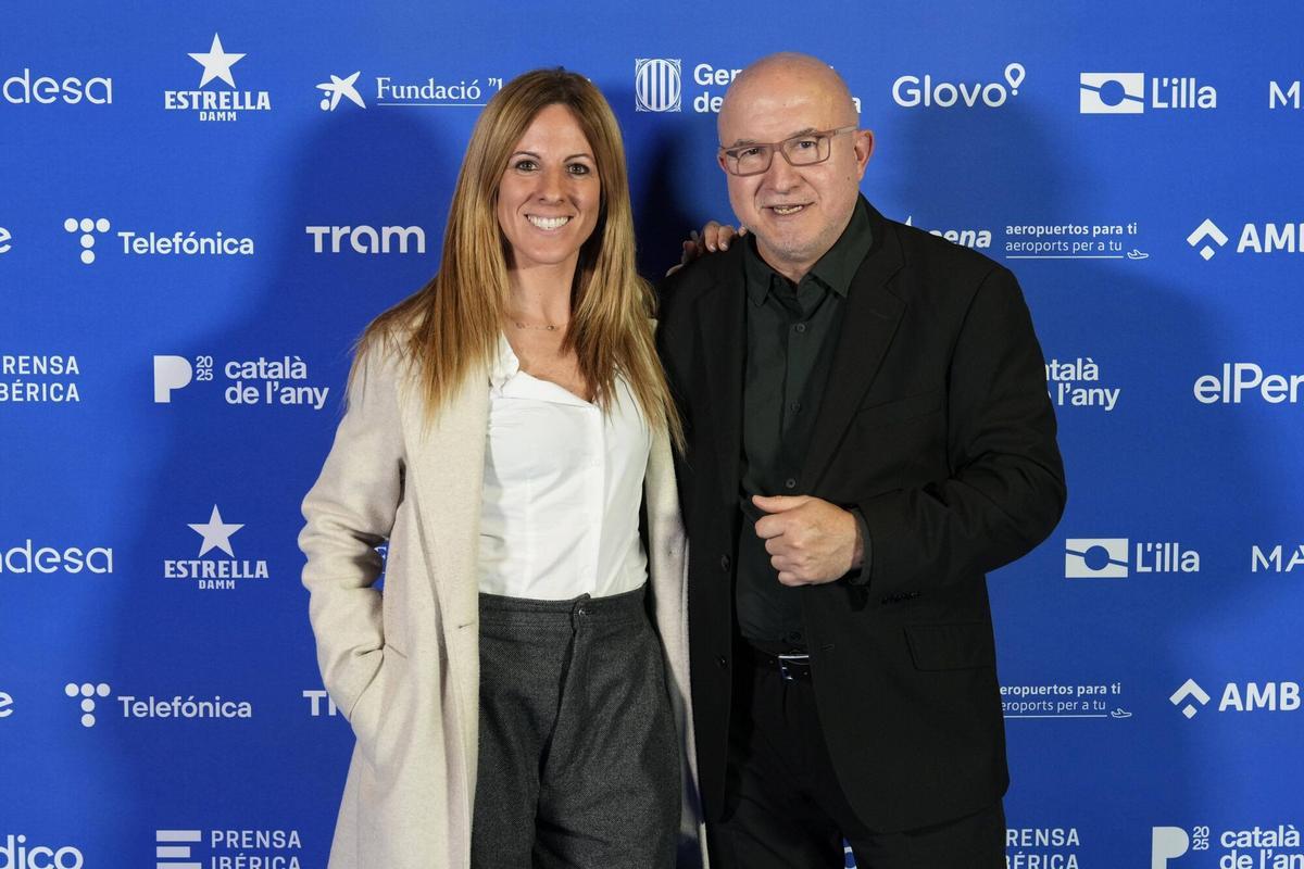 Barcelona 24/11/2025 Català i catalana de l’any 2025 En la foto, el periodista Sergi Mas con la periodista Lali Torres Fotografía de Ferran Nadeu