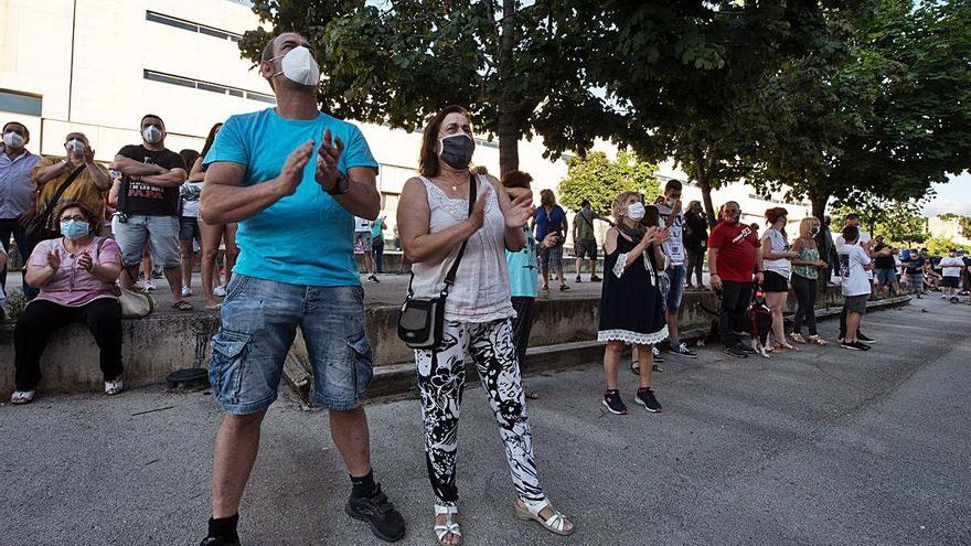 La concentració es va fer entre l&#039;institut i el bloc del darrer pis que s&#039;ha ocupat a Sant Vicenç