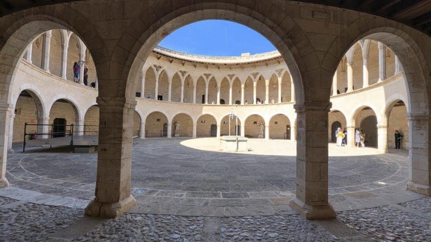 La EMT no subeal Castillo de Bellver