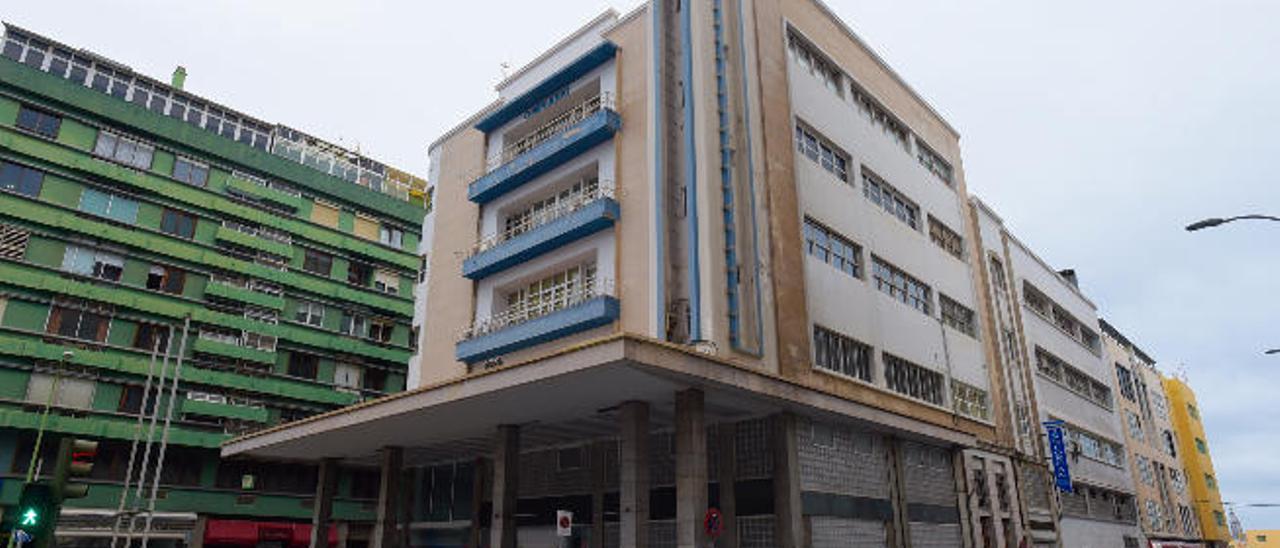 Fachada del edificio de la Casa Ford.