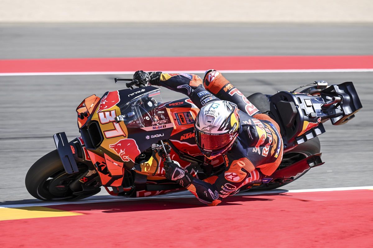 Pedro Acosta, en acción en los entrenamientos en Motorland Aragón