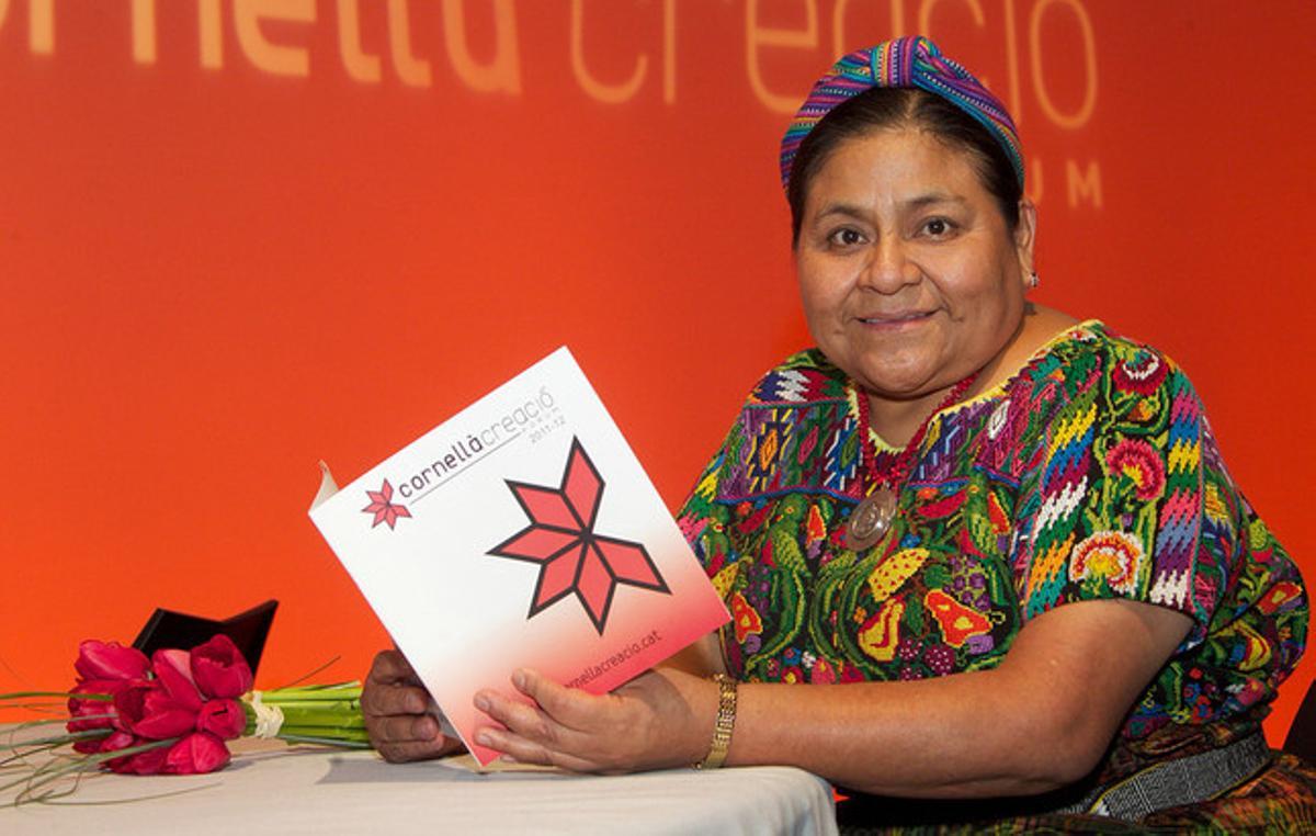 Rigoberta Menchú fotografiada a Cornellà aprofitant la seva visita al Fòrum el 2 de març passat.