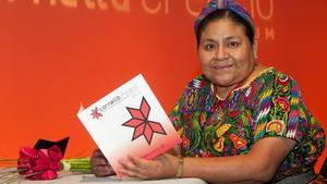 Rigoberta Menchú fotografiada a Cornellà aprofitant la seva visita al Fòrum el 2 de març passat.