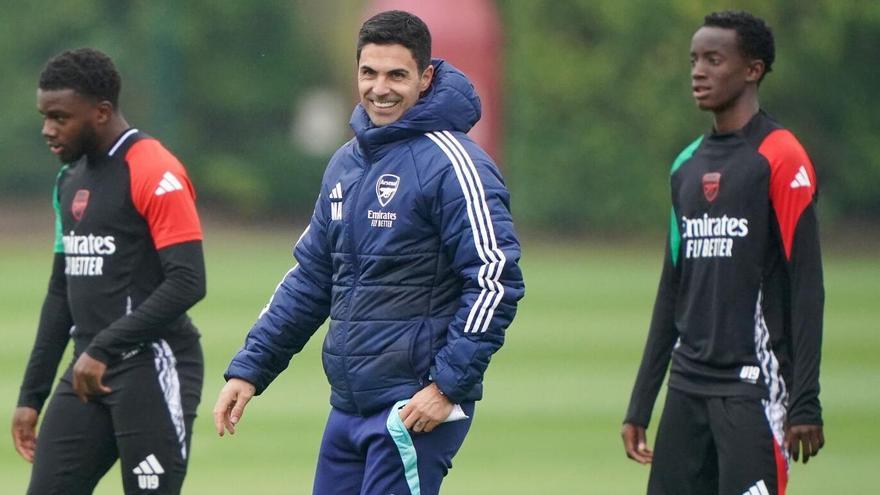 Mikel Arteta, entrenador del Arsenal, en el último entrenamiento previo a su duelo con el Real Madrid.