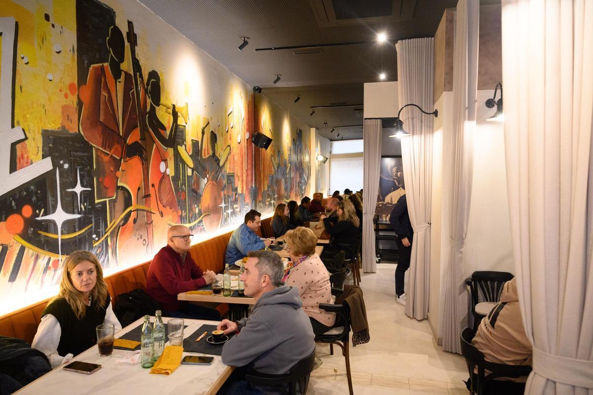 Vuelve el Café Chicago: el emblemático bar de la Almozara reabre tras una reforma integral