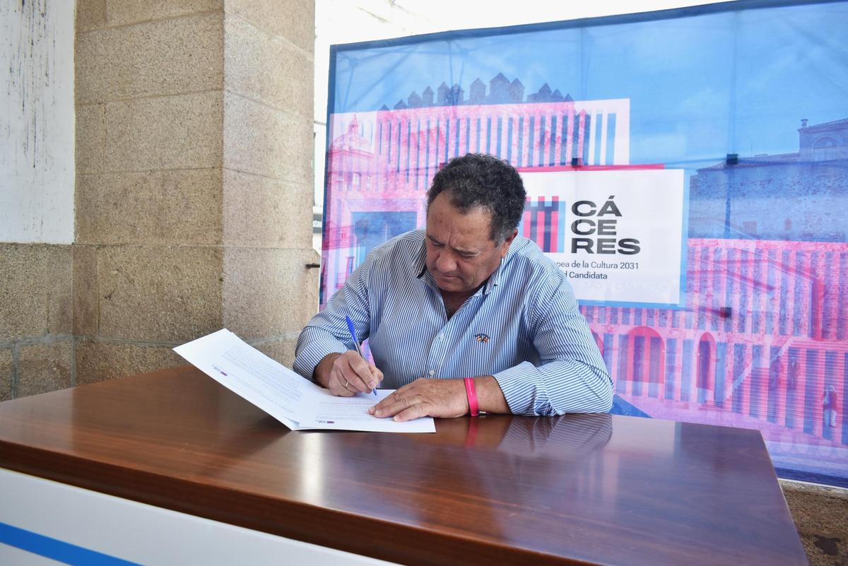Galería | Extremadura cierra filas con Cáceres 2031