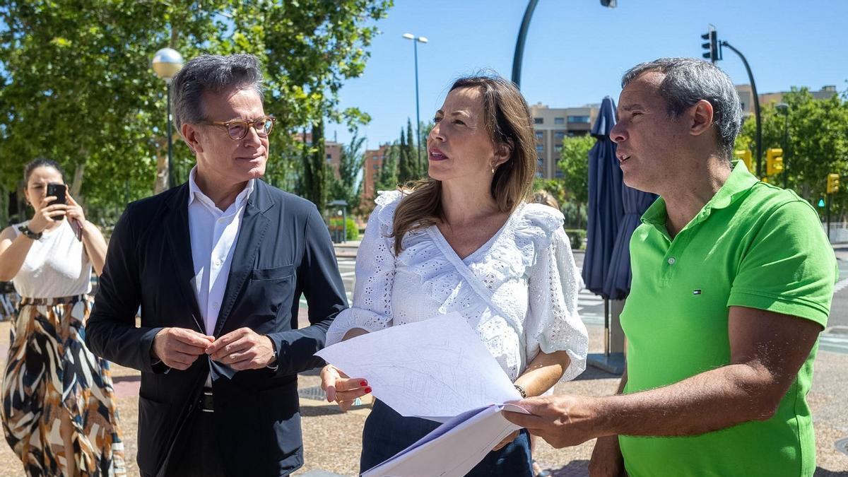 Víctor Serrano y Natalia Chueca, este miércoles en el barrio Oliver.