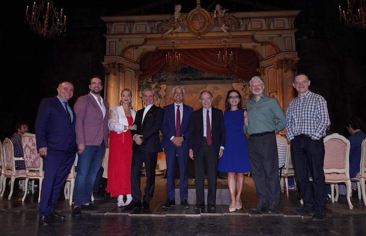 De izquierda a derecha: Joan Matabosch, Brian Jagde, Elīna Garanča, Nicola Luisotti, Ignacio García-Belenguer, Gregorio Marañón, Ermonela Jaho, Justin Way y Charles Edwards en la presentación en el Teatro Real de 'Adriana Lecouvreur'.