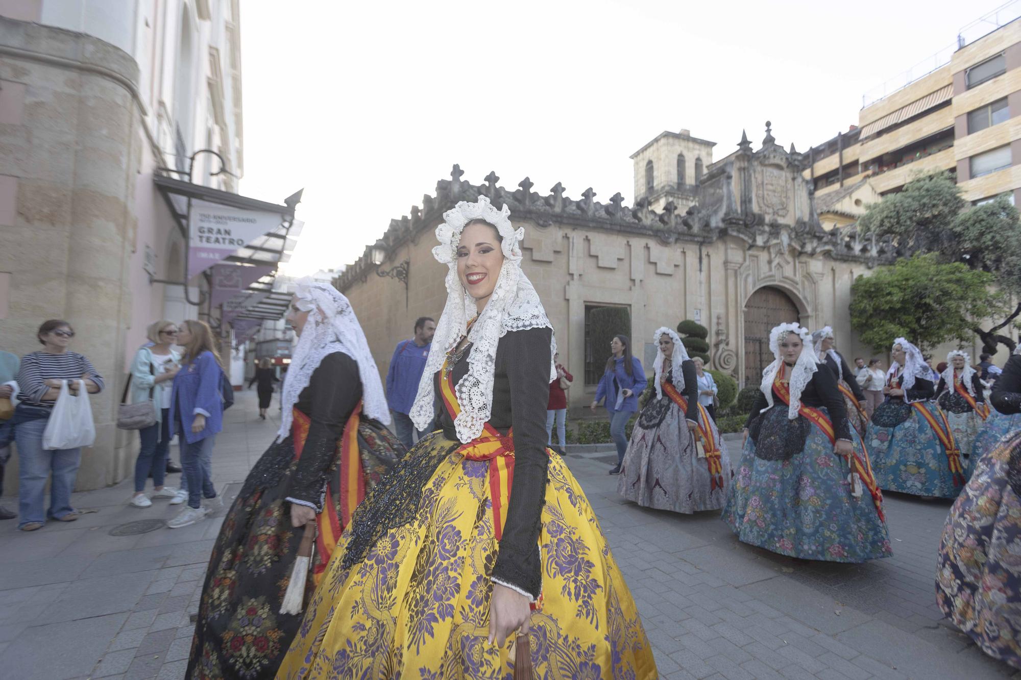 Pasacalles de las bellezas  y cremà Hogueras de Sant Joan en Córdoba