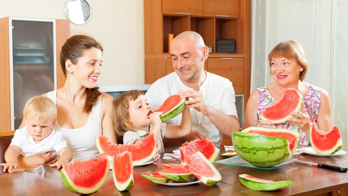 Si guardas la sandía o el melón así, tienes que dejar de hacerlo (por tu salud)