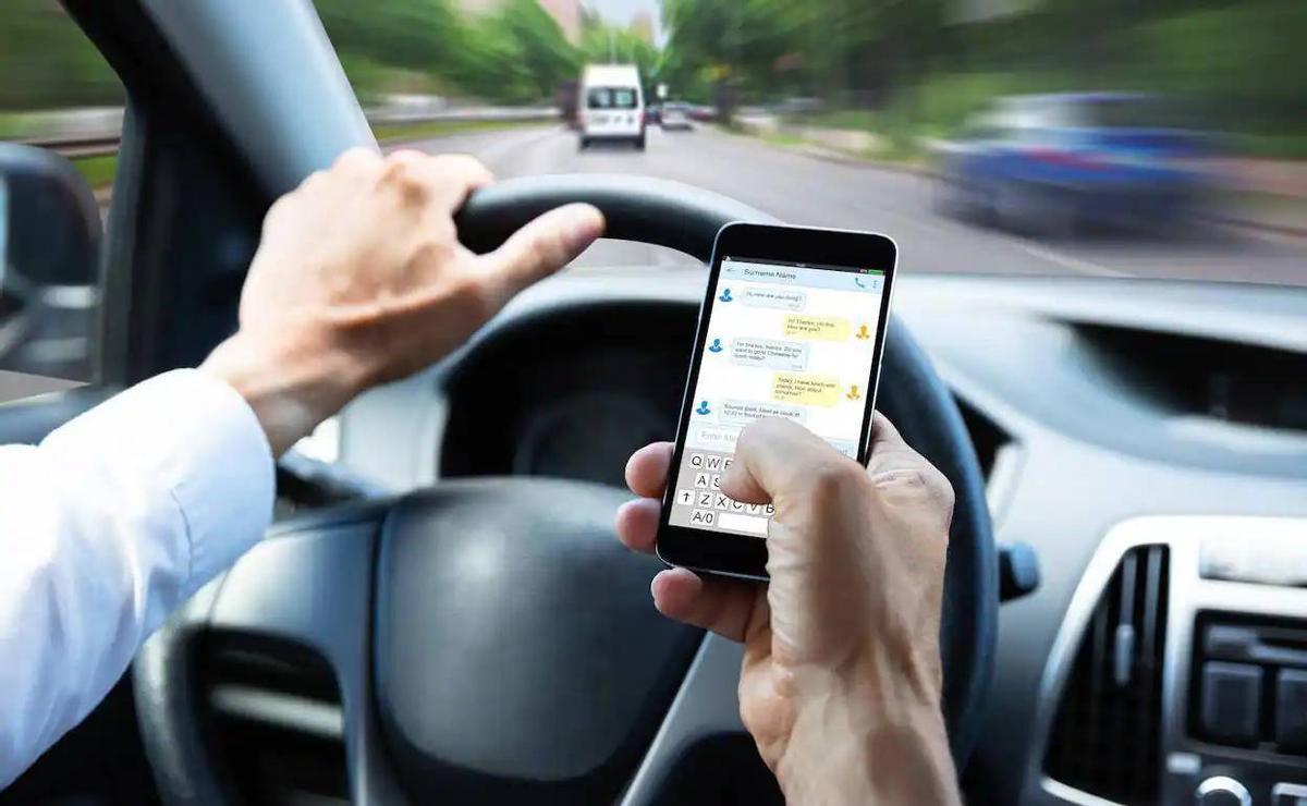 El gesto al volante que persigue la DGT