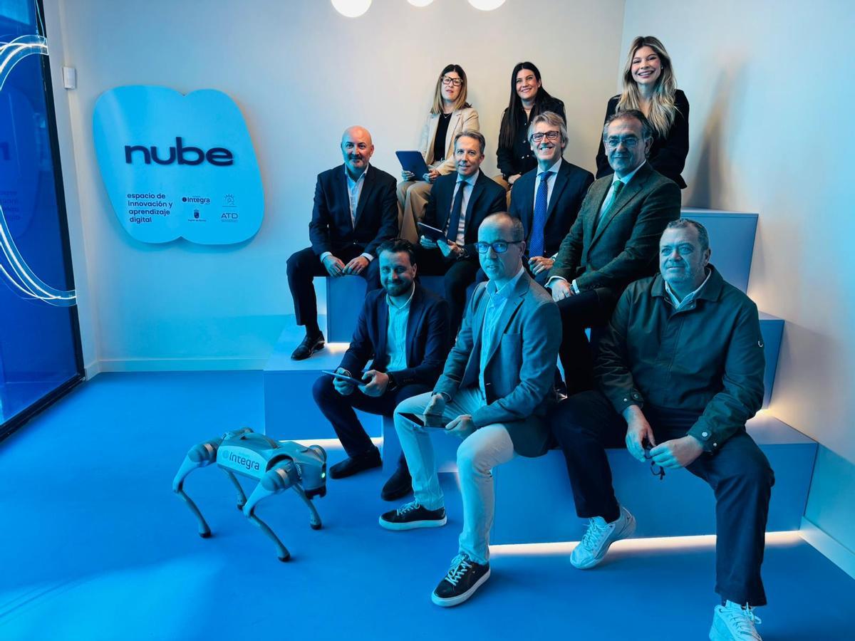 Autoridades regionales y locales tomaban parte en la inauguración.