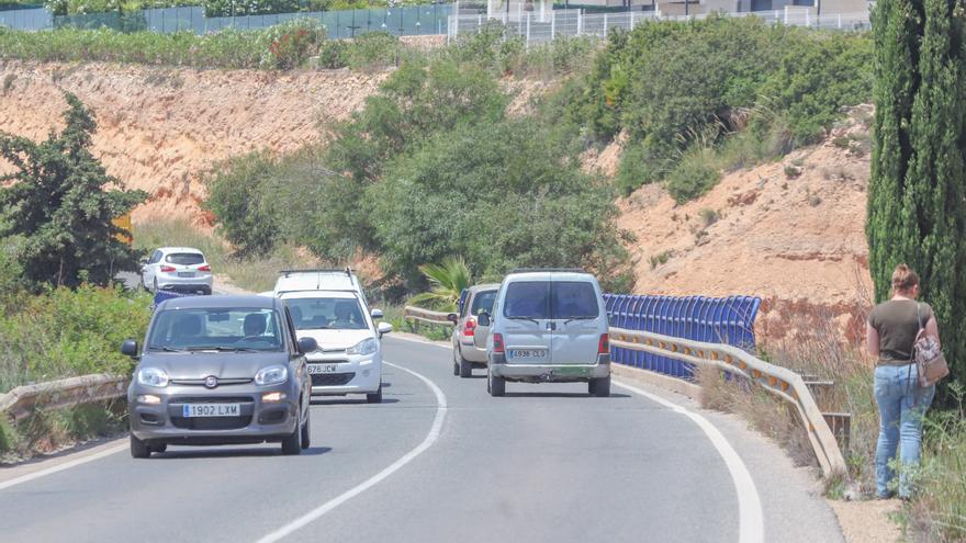 Orihuela asumirá el coste del puente peatonal sobre la AP-7 mientras reclama el aval de 1,2 millones por la vía judicial