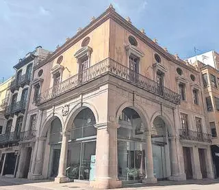 La UJI remodelará la fachada BIC de la lonja y sus pinturas en el centro de Castelló