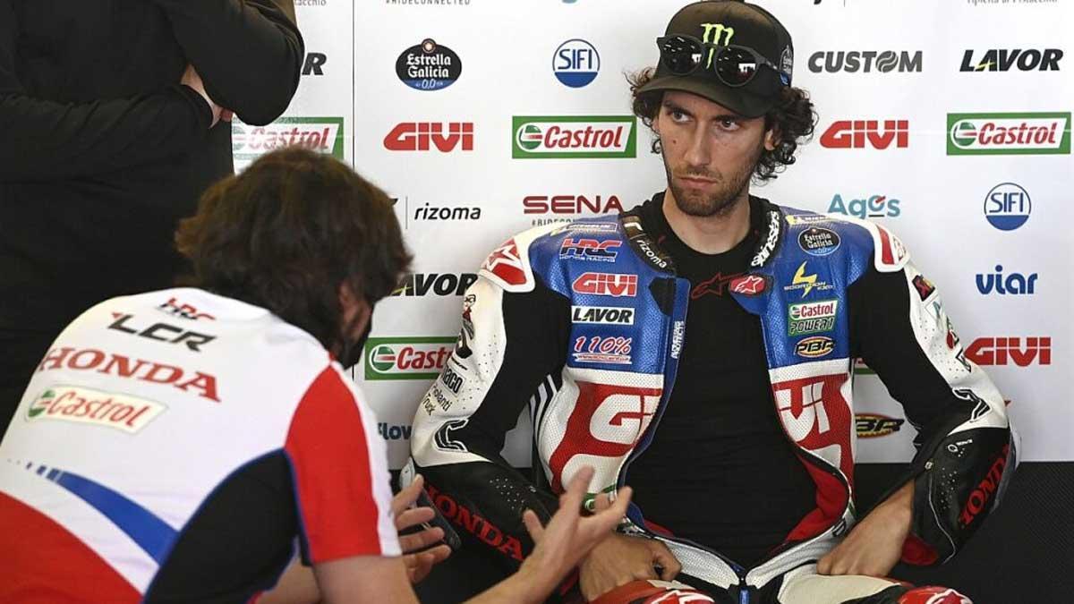 Álex Rins, en el box del LCR Honda