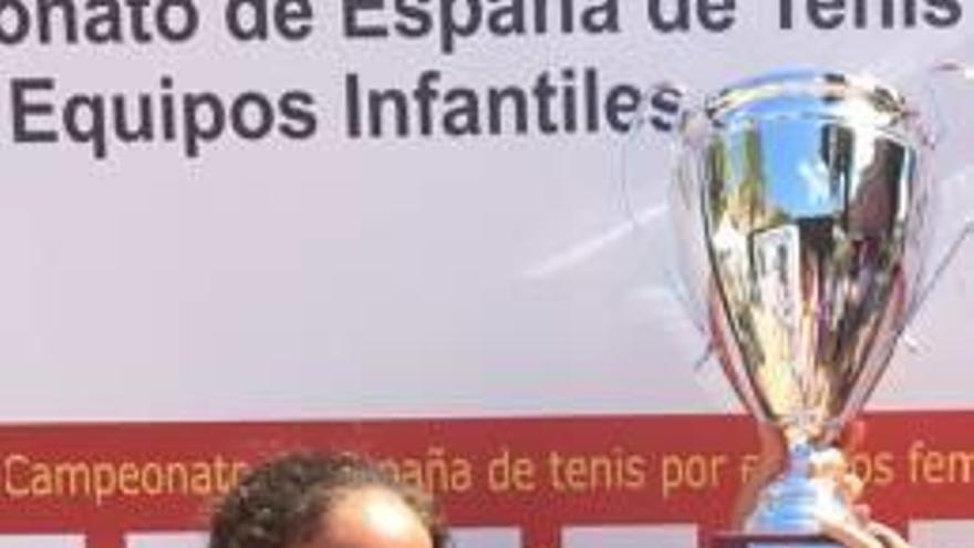 Lucía Martínez se proclama subcampeona de España  de tenis por equipos