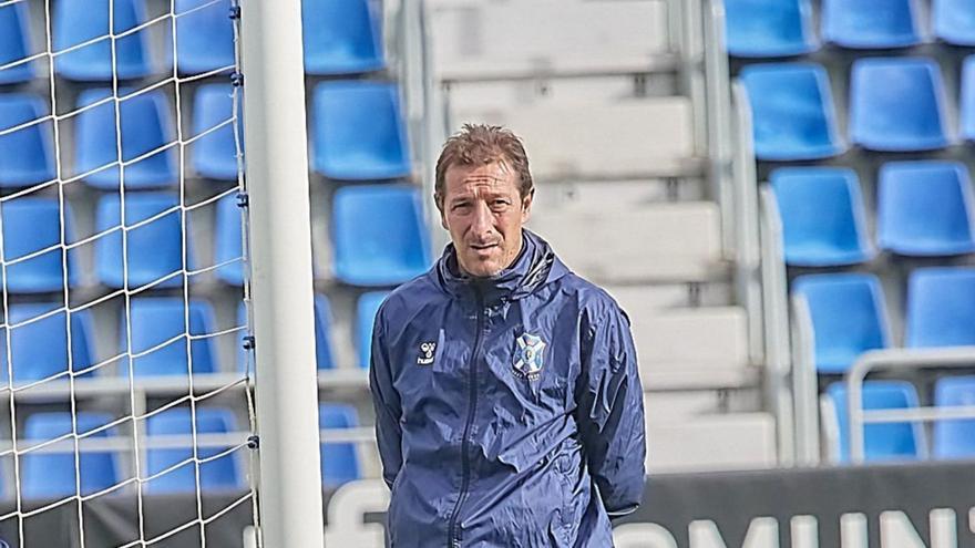 Luis Miguel Ramis, durante el entrenamiento matinal de ayer. | | CD TENERIFE