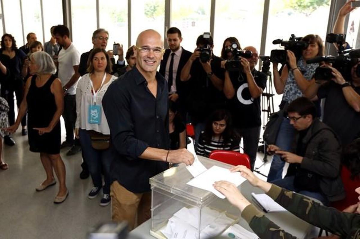 Raül Romeva ha votado en el Casal de Mirasol de Sant Cugat.