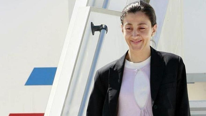 Ingrid Betancourt a su llegada a Francia