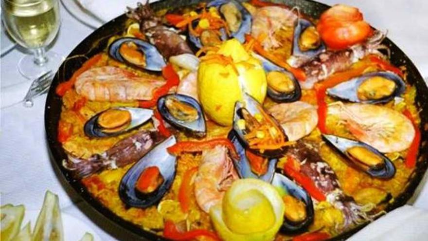 Paella y fideuá, las reinas del verano en comida por Internet