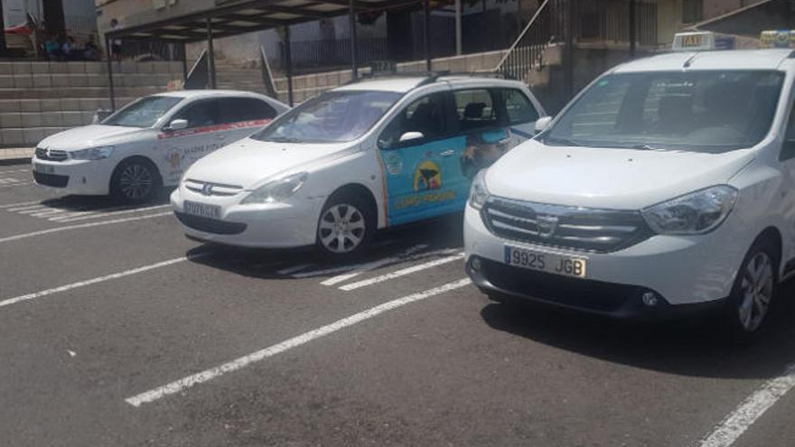 Taxis de Santa Cruz en la calle.