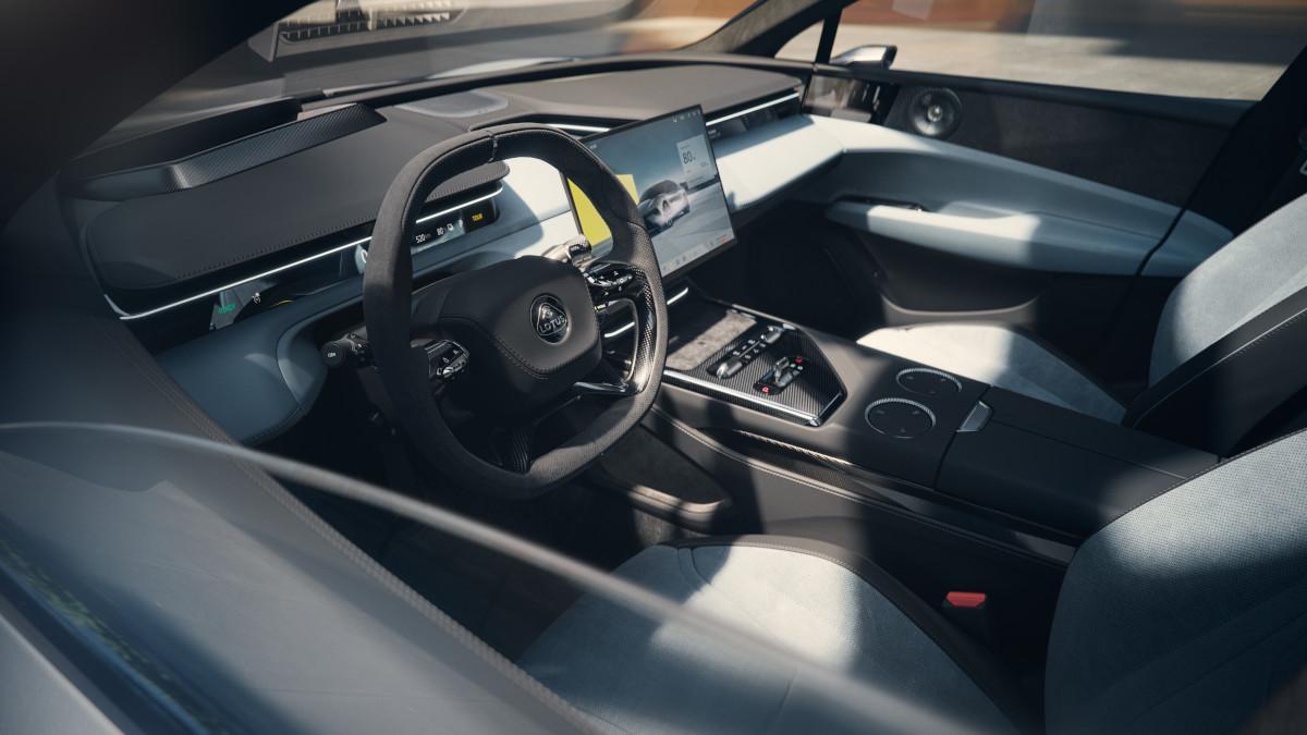 Interior del Lotus Emeya