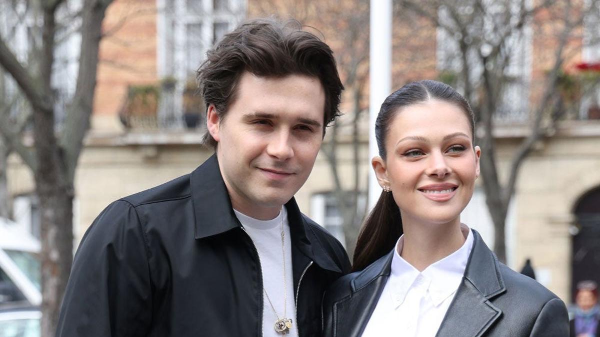 Brooklyn Beckham y Nicola Peltz celebran su aniversario de boda con un pastel pelín cutrecito