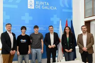 El conselleiro de Educación felicita al redondelano David Lago tras ganar la Olimpiada Informática