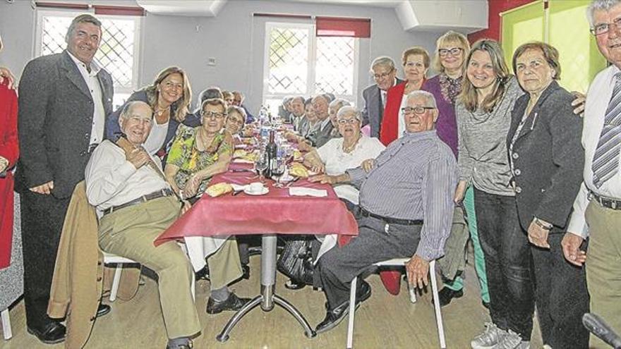 Los mayores conmemoran a San Marcos con una comida