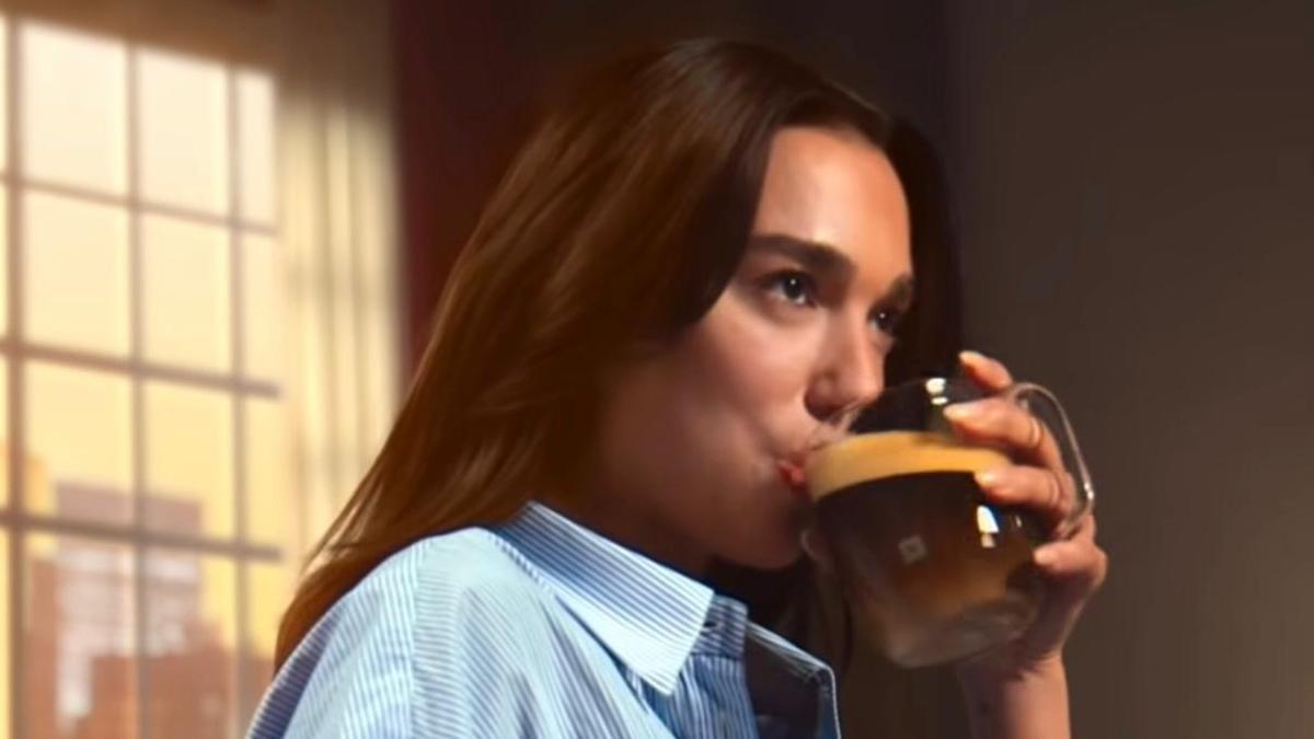 Dua Lipa, en la nueva campaña de Nespresso