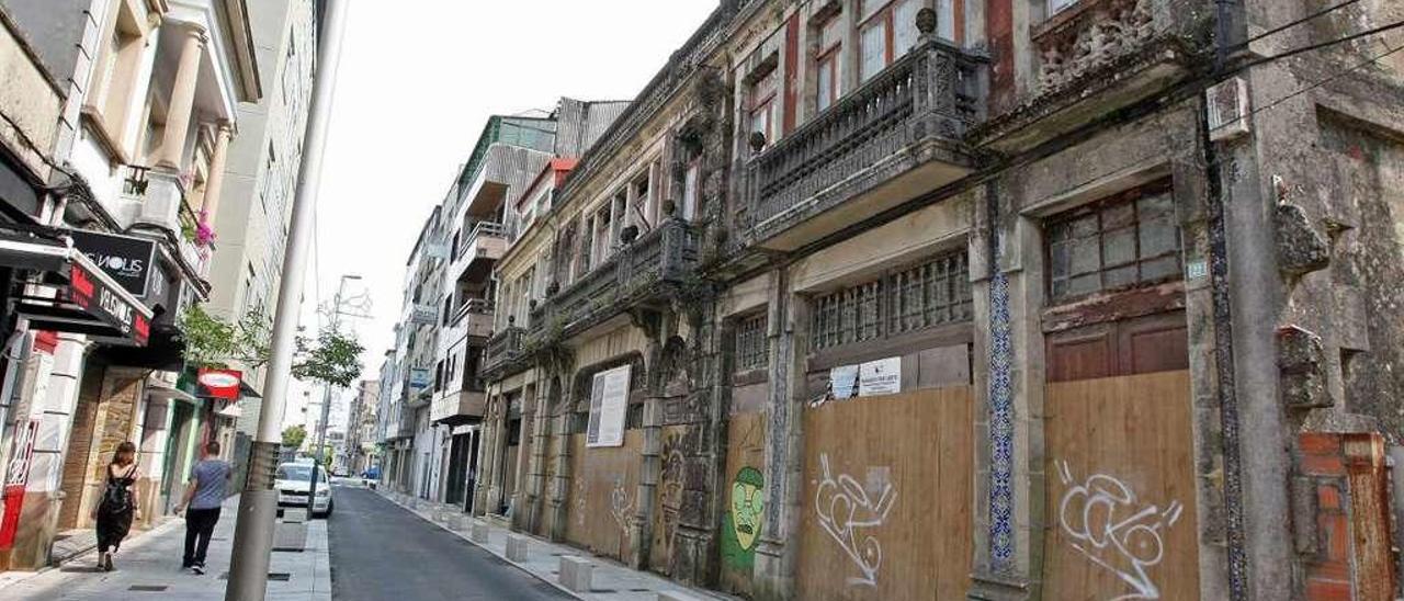Bamarti conservará la fachada de la vieja biblioteca de A Estrada en Serafín Pazo. // Bernabé / Cris M.V.