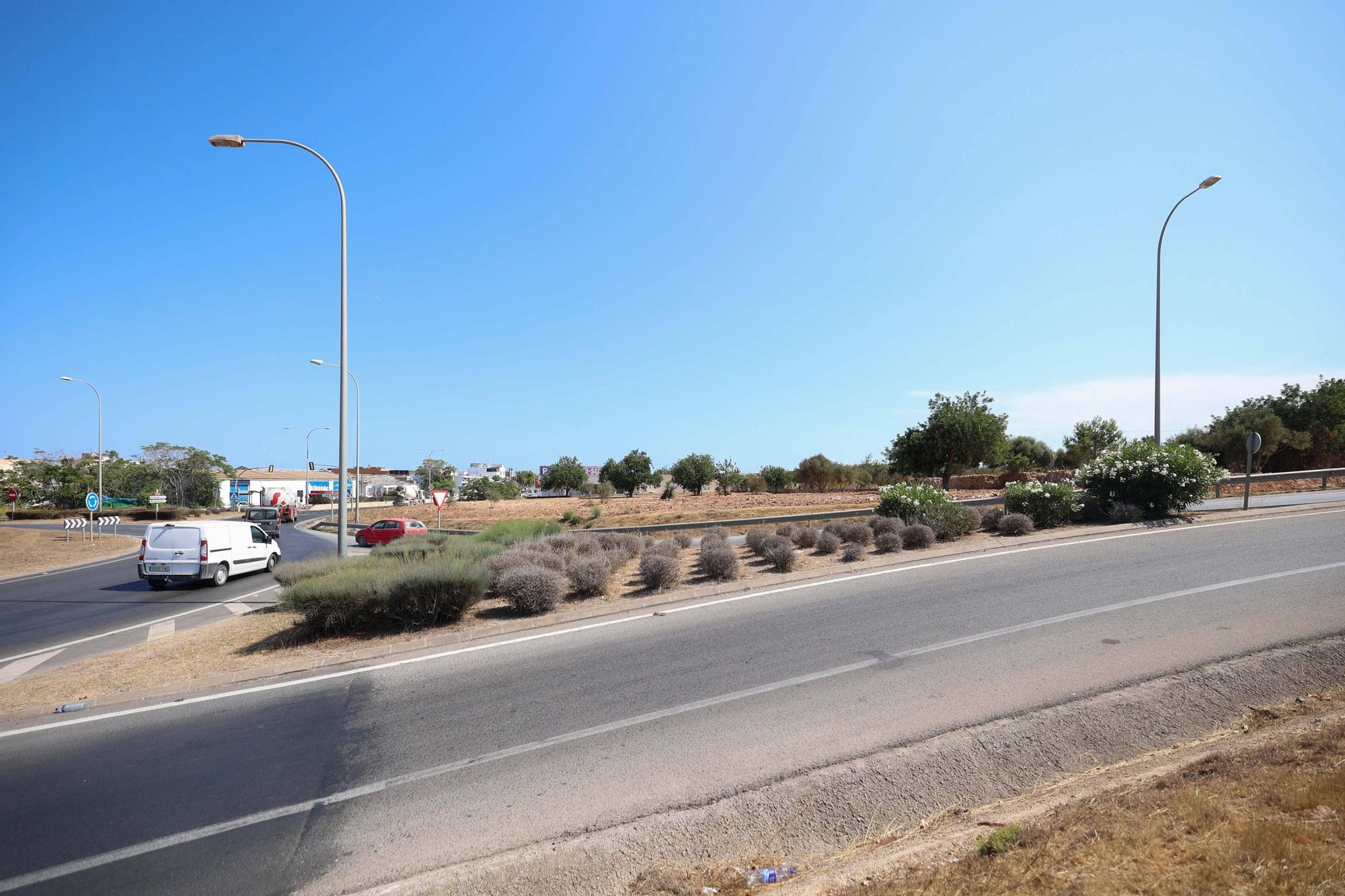 Galería: terreno de Can Rova II completamente despejado por el Ayuntamiento