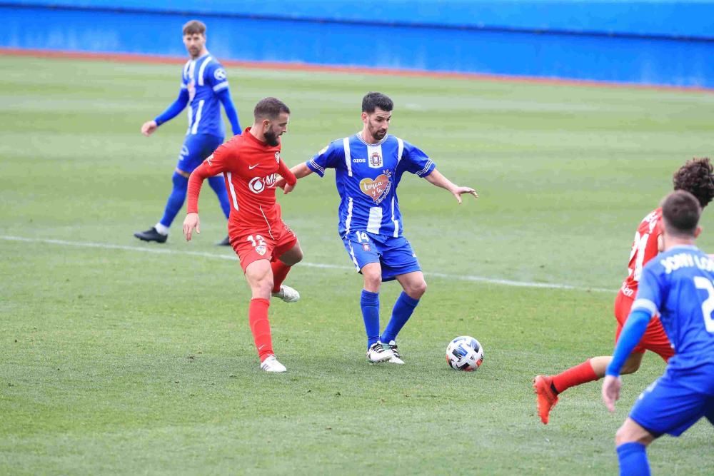 El Lorca Deportiva mejora su imagen pero cae goleado