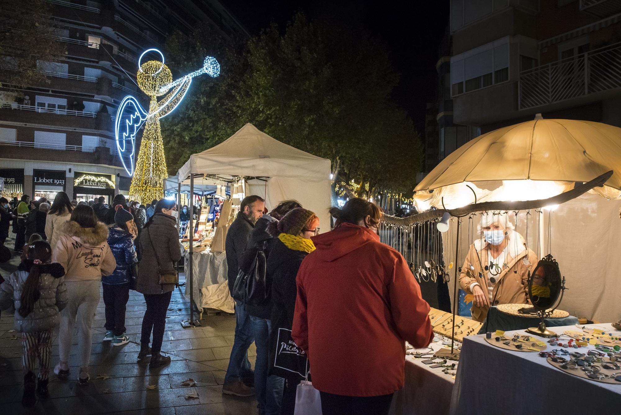 Manresa s'il·lumina: S'engega la il·luminació nadalenca a la ciutat