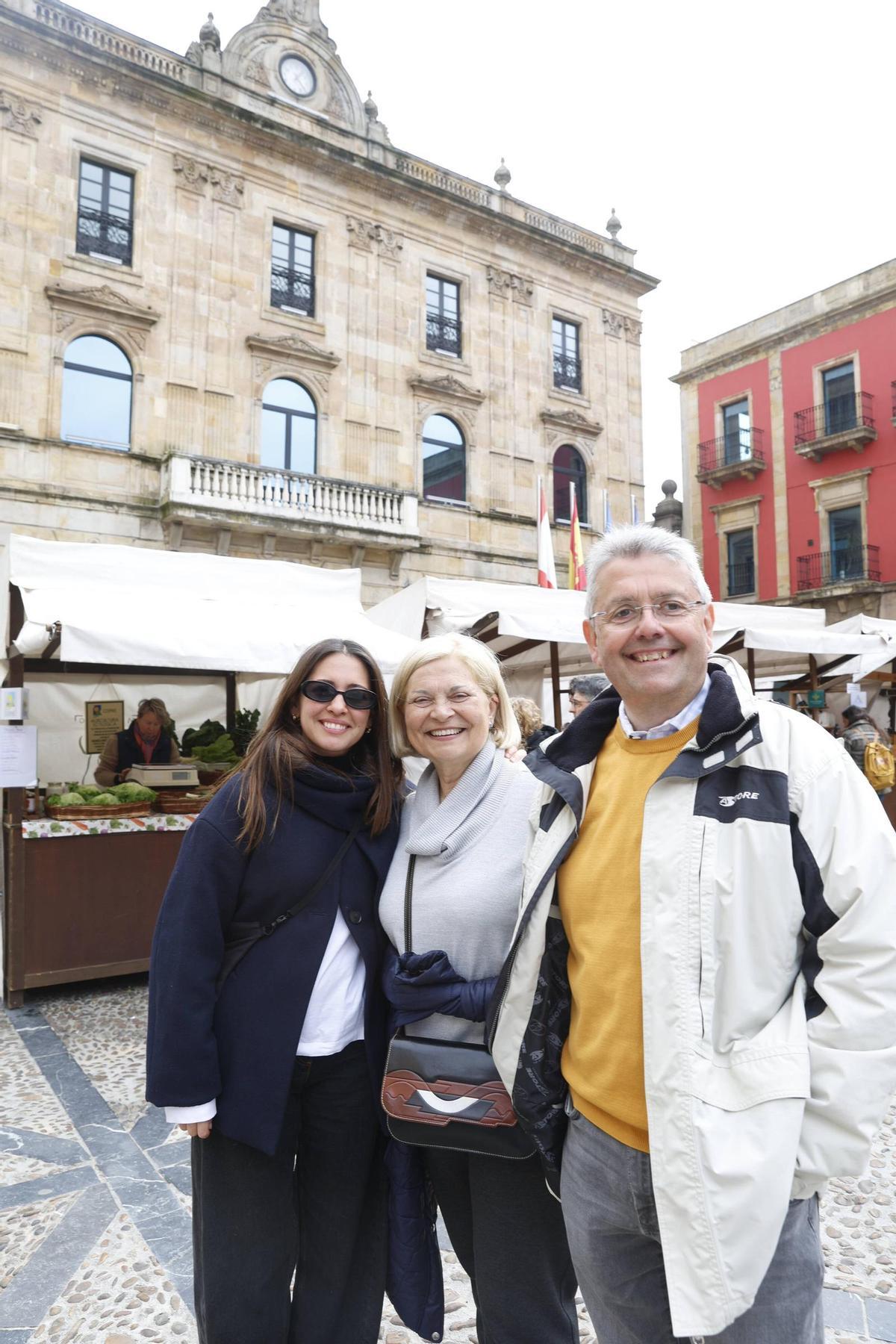 Semana Santa con "sabor a verano" en Gijón: en imágenes Semana Santa con "sabor a verano" en Gijón: en imágenes