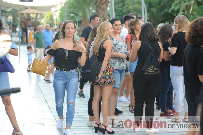 Los bailes latinos salen a la calle en Murcia