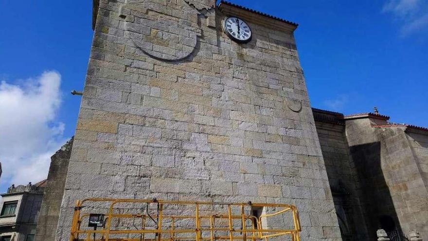 La fachada sur de la iglesia de Cangas, ya sin los vestigios franquistas. // Gonzalo Núñez